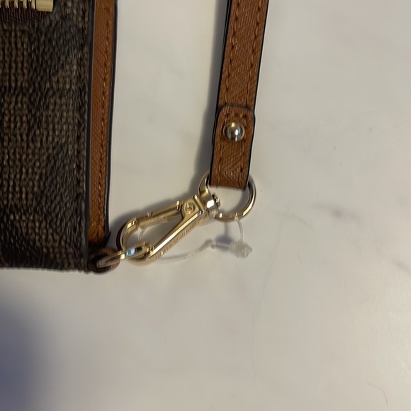 New Michael Kors wristlet - Picture 4 of 4